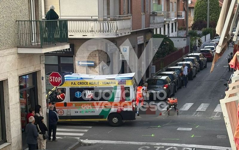 INCIDENTE A VENARIA - Scontro auto-scooter in via Palestro: un ferito - FOTO