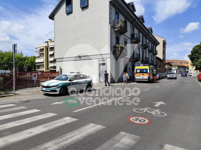 INCIDENTE A VENARIA - Uomo su un monopattino rimane ferito: coinvolta un'auto? - FOTO