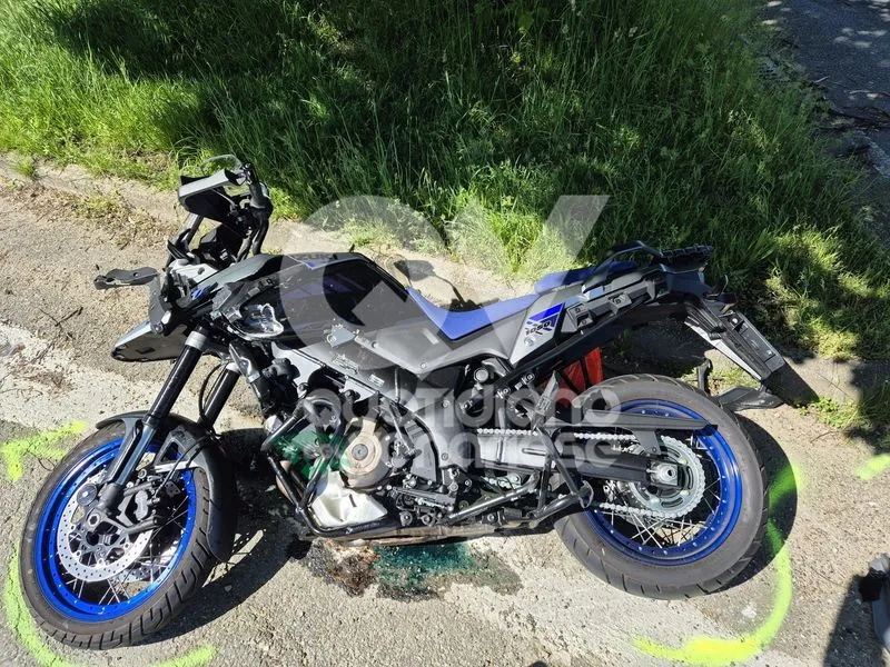 INCIDENTE A VENARIA - Scontro Smart-moto: centauro ricoverato in ospedale - FOTO