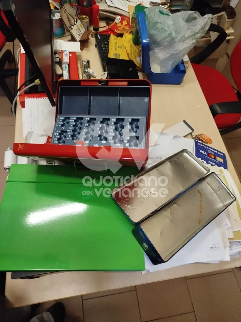 VENARIA - Ladri in azione nella sede della Pro Loco: rubati i soldi e danneggiati porte e arredi - FOTO