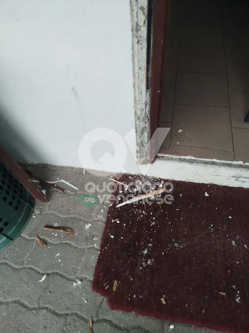 VENARIA - Ladri in azione nella sede della Pro Loco: rubati i soldi e danneggiati porte e arredi - FOTO