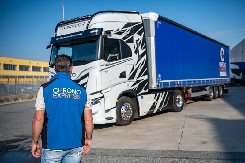 VENARIA - Oltre un centinaio di lavoratori in arrivo da Villanova d'Asti: la Chrono Express vince la commessa di Iveco