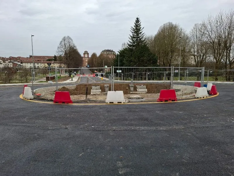 VENARIA - Prende forma il nuovo ponte sul Ceronda: completate le rotatorie di via Stefanat e via Castellamonte - FOTO