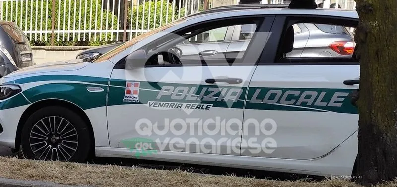 VENARIA - La «mimo» che chiede soldi ai clienti dei bar: multata dalla polizia locale