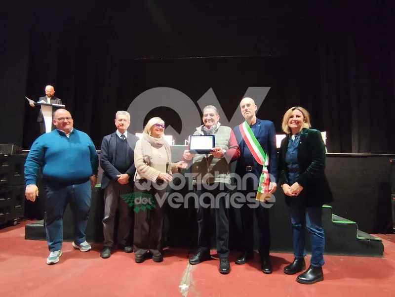 VENARIA - Premiati i commercianti e gli imprenditori che hanno fatto la storia della Città - FOTO