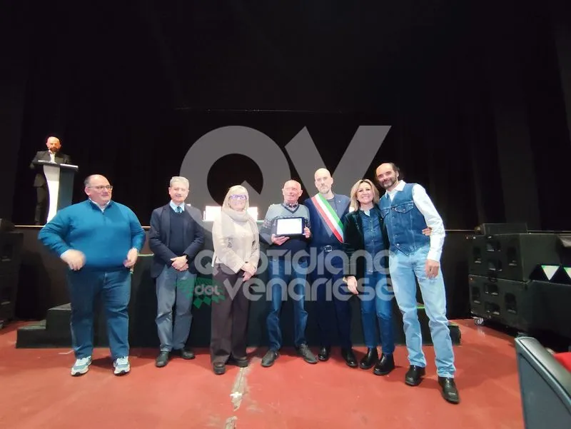 VENARIA - Premiati i commercianti e gli imprenditori che hanno fatto la storia della Città - FOTO