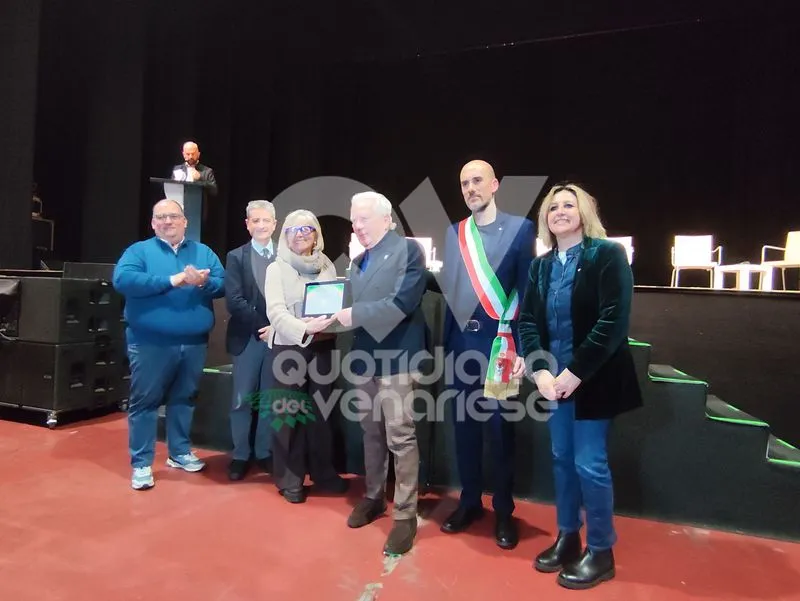 VENARIA - Premiati i commercianti e gli imprenditori che hanno fatto la storia della Città - FOTO