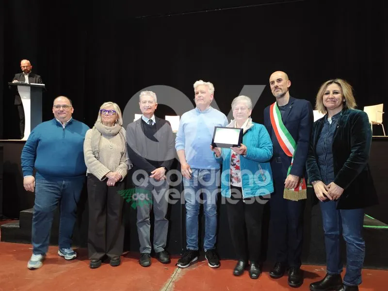 VENARIA - Premiati i commercianti e gli imprenditori che hanno fatto la storia della Città - FOTO
