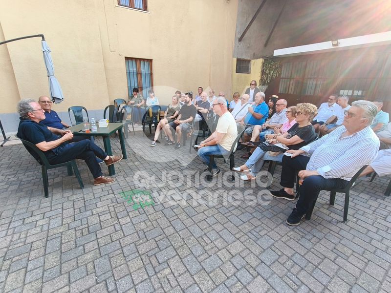 VENARIA - «Anonima Cronisti»: la prima fatica letteraria del giornalista venariese Beppe Minello - FOTO