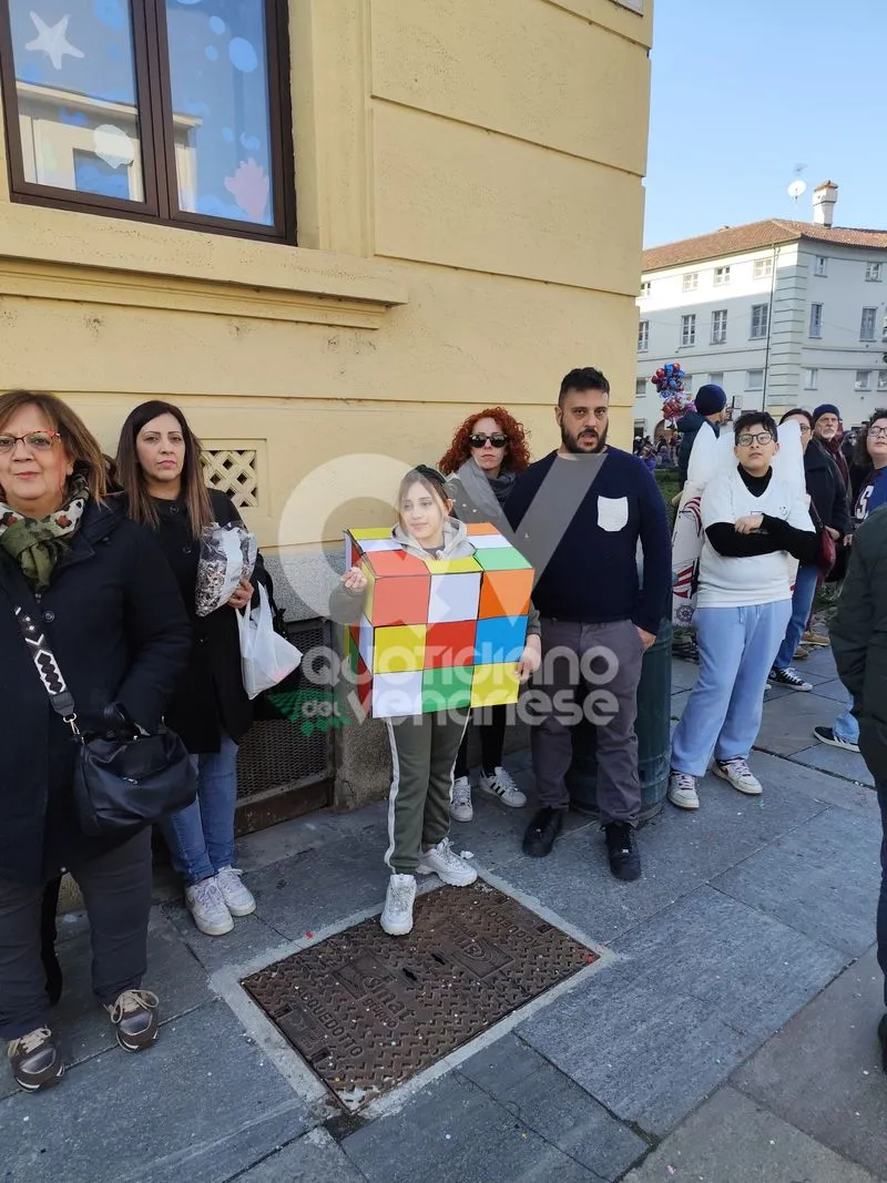 VENARIA - Carri, musica, bugie, cioccolata e tanta allegria: ecco il «Real Carnevale Venariese» - FOTO E VIDEO