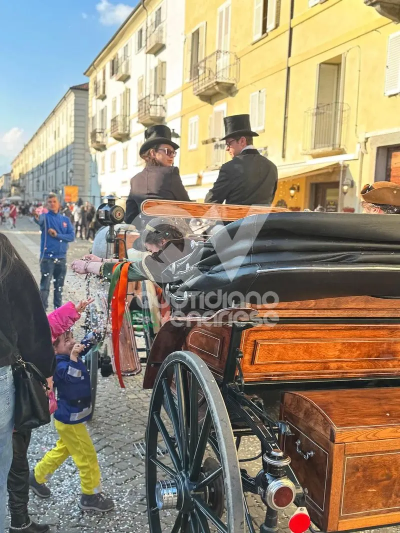 VENARIA - Carri, musica, bugie, cioccolata e tanta allegria: ecco il «Real Carnevale Venariese» - FOTO E VIDEO