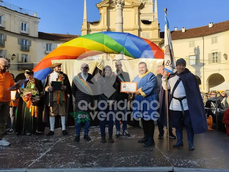 VENARIA - Carri, musica, bugie, cioccolata e tanta allegria: ecco il «Real Carnevale Venariese» - FOTO E VIDEO