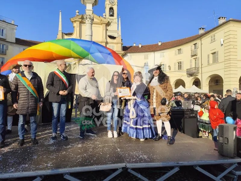 VENARIA - Carri, musica, bugie, cioccolata e tanta allegria: ecco il «Real Carnevale Venariese» - FOTO E VIDEO