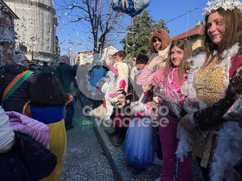 VENARIA - Carri, musica, bugie, cioccolata e tanta allegria: ecco il «Real Carnevale Venariese» - FOTO E VIDEO