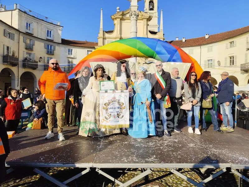 VENARIA - Carri, musica, bugie, cioccolata e tanta allegria: ecco il «Real Carnevale Venariese» - FOTO E VIDEO