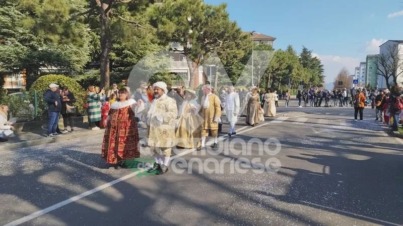 VENARIA - Carri, musica, bugie, cioccolata e tanta allegria: ecco il «Real Carnevale Venariese» - FOTO E VIDEO