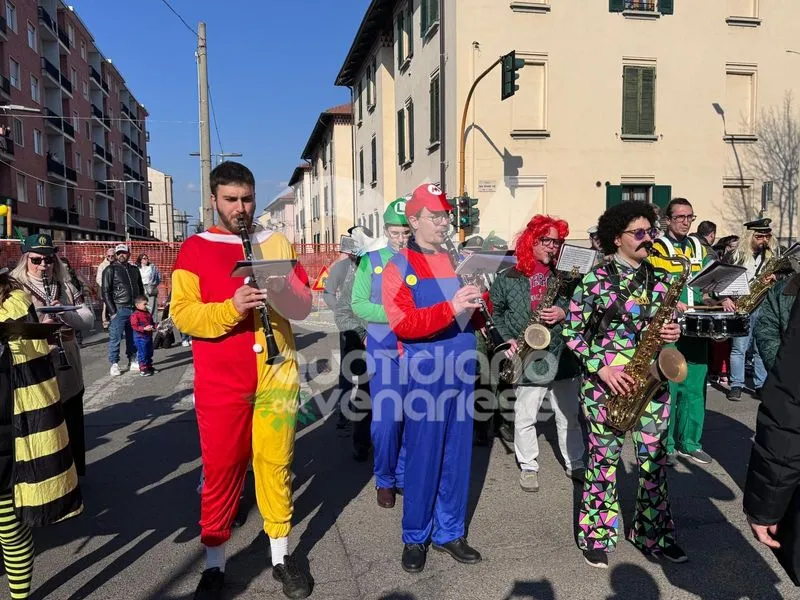 VENARIA - Carri, musica, bugie, cioccolata e tanta allegria: ecco il «Real Carnevale Venariese» - FOTO E VIDEO