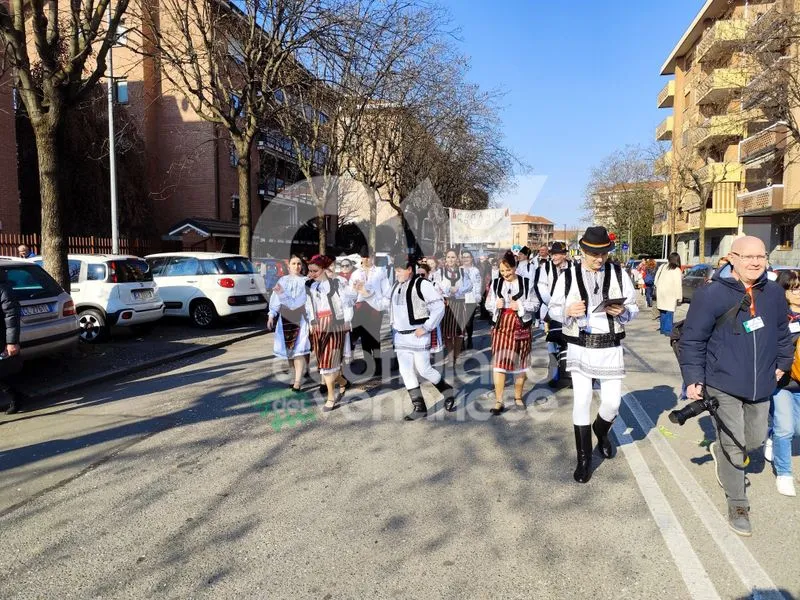 VENARIA - Carri, musica, bugie, cioccolata e tanta allegria: ecco il «Real Carnevale Venariese» - FOTO E VIDEO