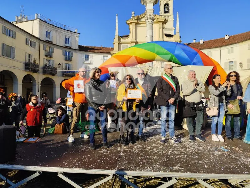 VENARIA - Carri, musica, bugie, cioccolata e tanta allegria: ecco il «Real Carnevale Venariese» - FOTO E VIDEO