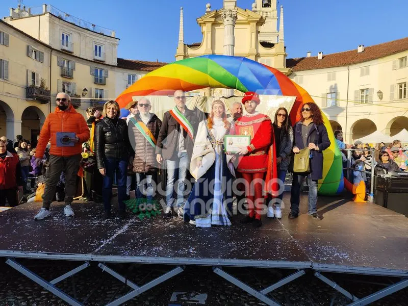 VENARIA - Carri, musica, bugie, cioccolata e tanta allegria: ecco il «Real Carnevale Venariese» - FOTO E VIDEO