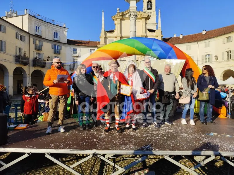 VENARIA - Carri, musica, bugie, cioccolata e tanta allegria: ecco il «Real Carnevale Venariese» - FOTO E VIDEO