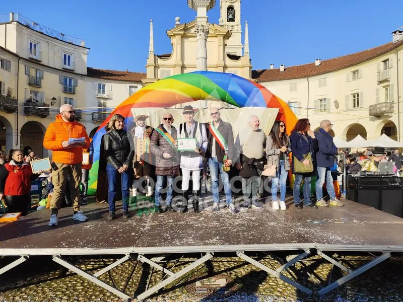 VENARIA - Carri, musica, bugie, cioccolata e tanta allegria: ecco il «Real Carnevale Venariese» - FOTO E VIDEO