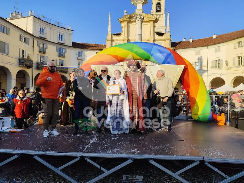 VENARIA - Carri, musica, bugie, cioccolata e tanta allegria: ecco il «Real Carnevale Venariese» - FOTO E VIDEO