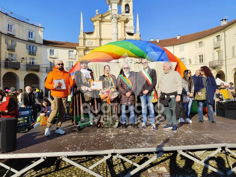 VENARIA - Carri, musica, bugie, cioccolata e tanta allegria: ecco il «Real Carnevale Venariese» - FOTO E VIDEO