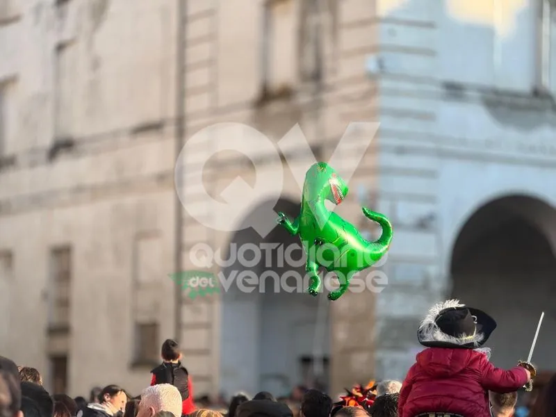 VENARIA - Carri, musica, bugie, cioccolata e tanta allegria: ecco il «Real Carnevale Venariese» - FOTO E VIDEO