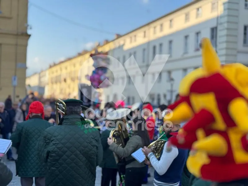 VENARIA - Carri, musica, bugie, cioccolata e tanta allegria: ecco il «Real Carnevale Venariese» - FOTO E VIDEO