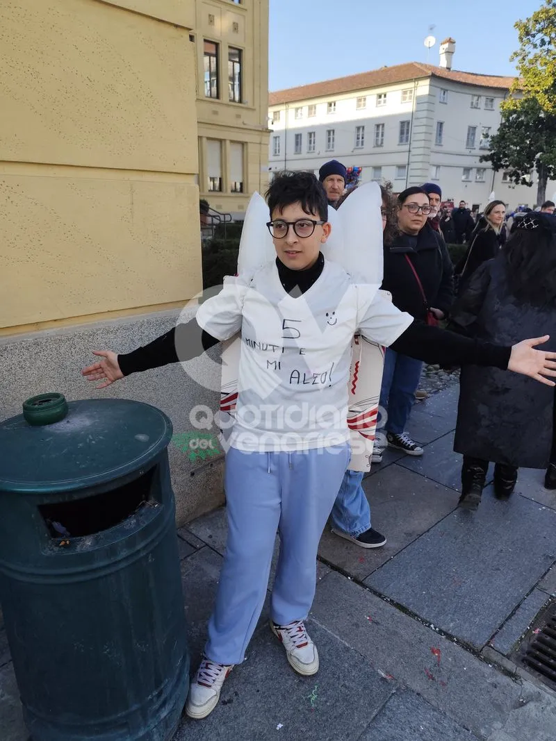 VENARIA - Carri, musica, bugie, cioccolata e tanta allegria: ecco il «Real Carnevale Venariese» - FOTO E VIDEO