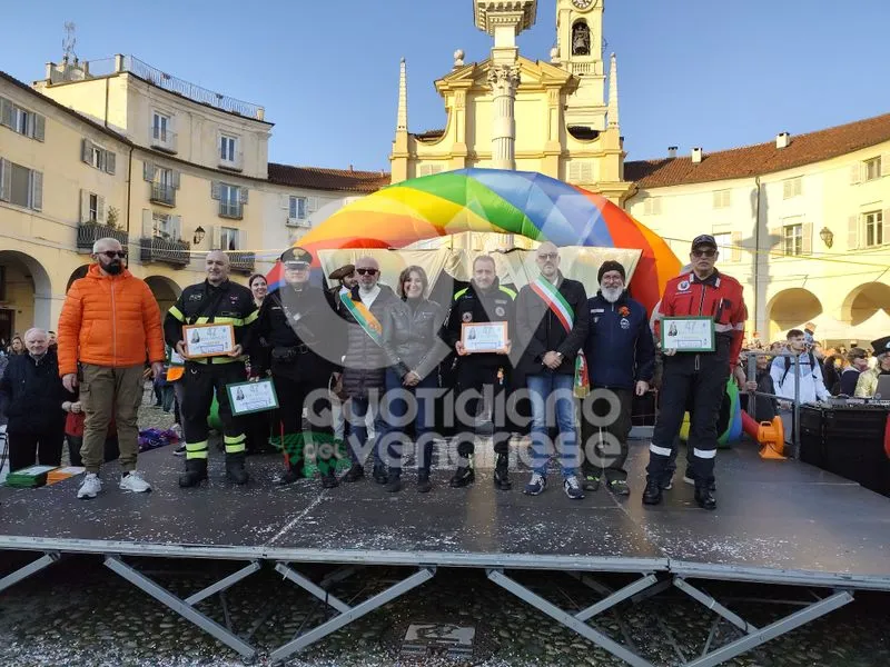 VENARIA - Carri, musica, bugie, cioccolata e tanta allegria: ecco il «Real Carnevale Venariese» - FOTO E VIDEO