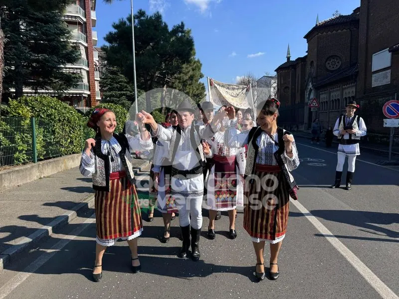 VENARIA - Carri, musica, bugie, cioccolata e tanta allegria: ecco il «Real Carnevale Venariese» - FOTO E VIDEO