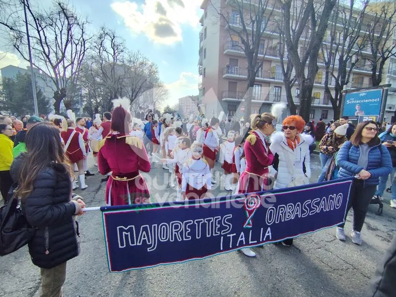 VENARIA - Carri, musica, bugie, cioccolata e tanta allegria: ecco il «Real Carnevale Venariese» - FOTO E VIDEO