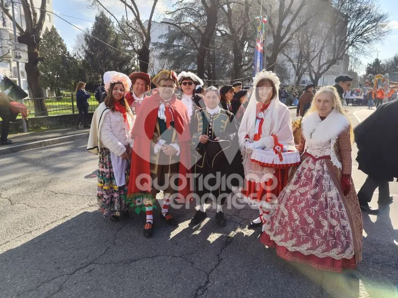 VENARIA - Carri, musica, bugie, cioccolata e tanta allegria: ecco il «Real Carnevale Venariese» - FOTO E VIDEO