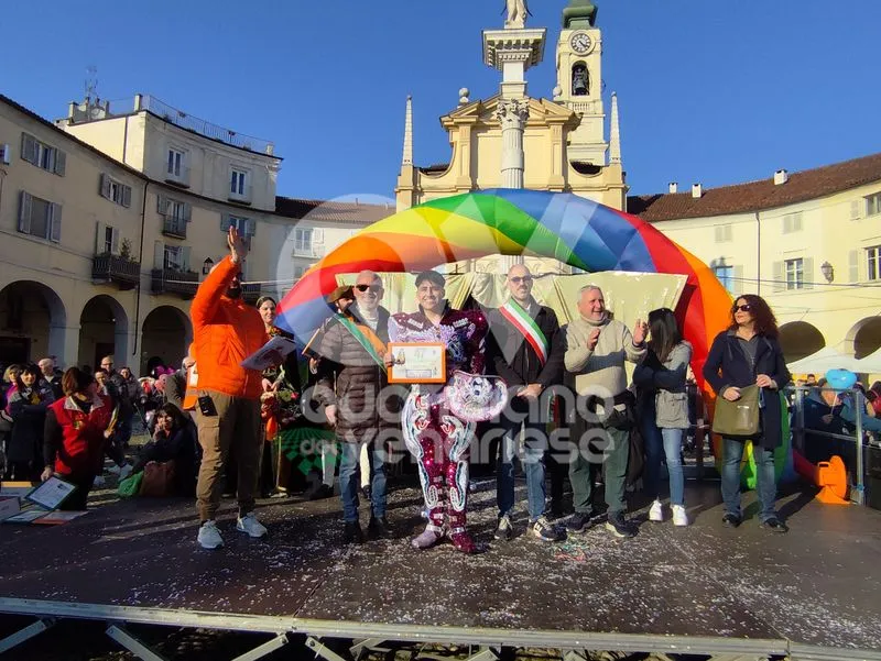 VENARIA - Carri, musica, bugie, cioccolata e tanta allegria: ecco il «Real Carnevale Venariese» - FOTO E VIDEO