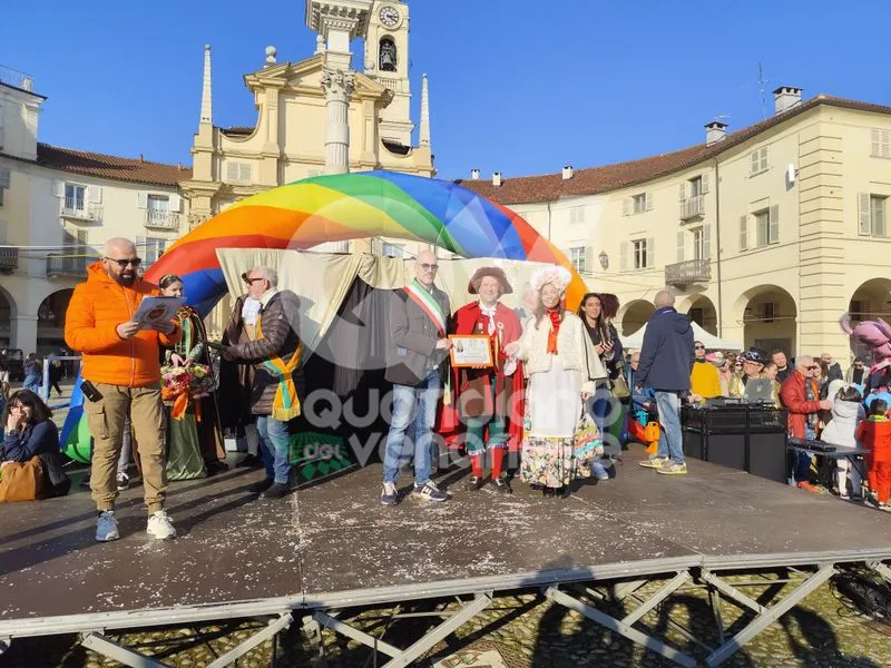 VENARIA - Carri, musica, bugie, cioccolata e tanta allegria: ecco il «Real Carnevale Venariese» - FOTO E VIDEO