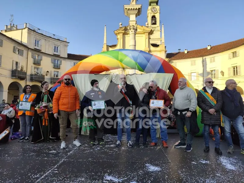 VENARIA - Carri, musica, bugie, cioccolata e tanta allegria: ecco il «Real Carnevale Venariese» - FOTO E VIDEO