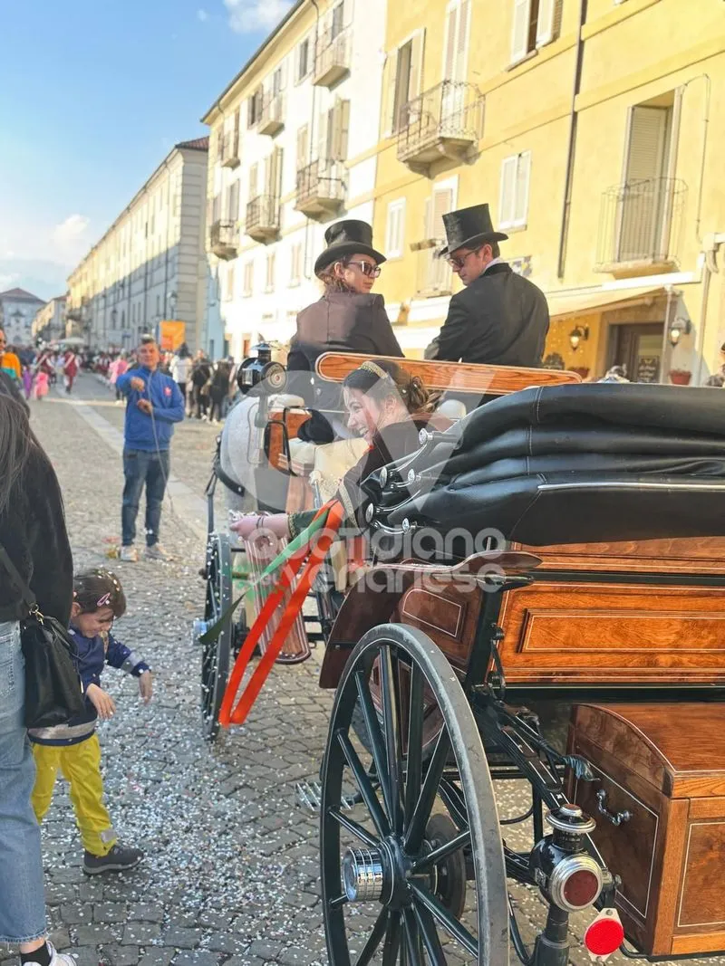 VENARIA - Carri, musica, bugie, cioccolata e tanta allegria: ecco il «Real Carnevale Venariese» - FOTO E VIDEO