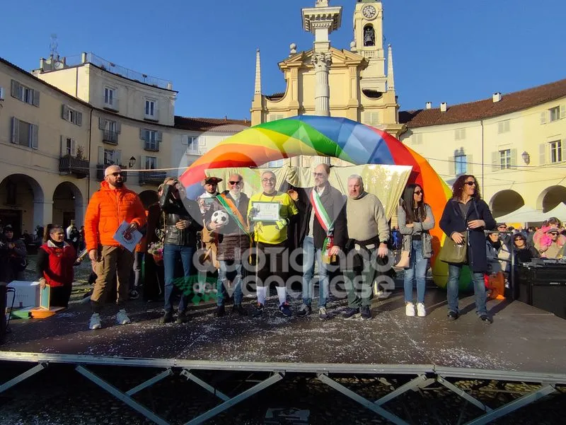 VENARIA - Carri, musica, bugie, cioccolata e tanta allegria: ecco il «Real Carnevale Venariese» - FOTO E VIDEO