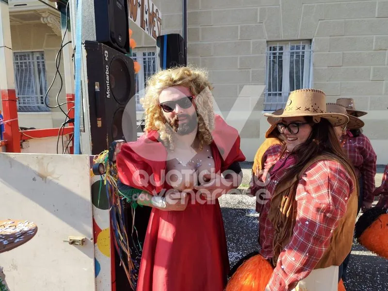 VENARIA - Carri, musica, bugie, cioccolata e tanta allegria: ecco il «Real Carnevale Venariese» - FOTO E VIDEO