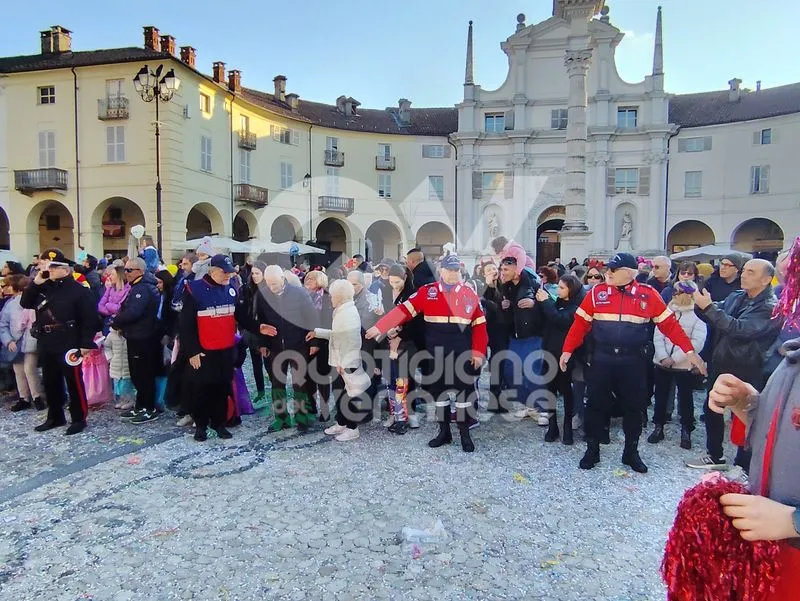 VENARIA - Carri, musica, bugie, cioccolata e tanta allegria: ecco il «Real Carnevale Venariese» - FOTO E VIDEO