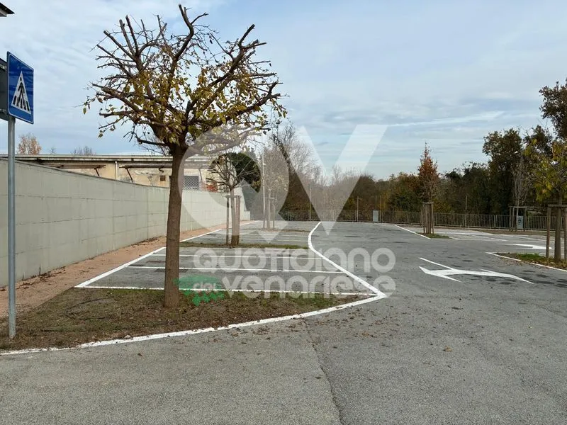 VENARIA - Riapre al pubblico il parcheggio del «Movicentro» - FOTO