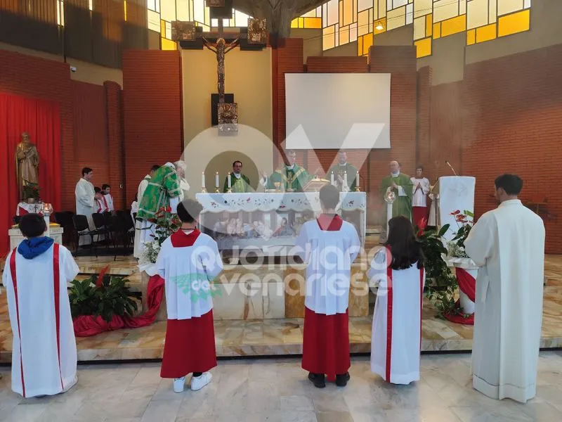 VENARIA - Grande festa con il Vescovo per don Enrico Griffa, nuovo parroco di Santa Gianna e San Paolo - FOTO