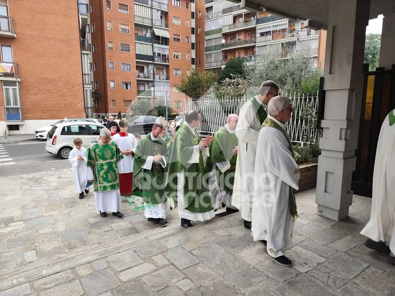 VENARIA - Grande festa con il Vescovo per don Enrico Griffa, nuovo parroco di Santa Gianna e San Paolo - FOTO