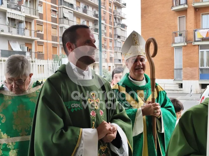 VENARIA - Grande festa con il Vescovo per don Enrico Griffa, nuovo parroco di Santa Gianna e San Paolo - FOTO