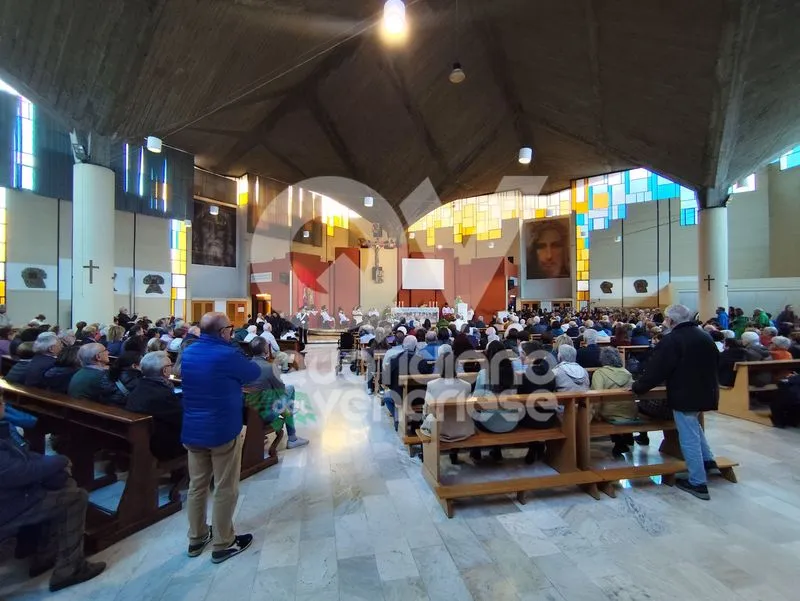 VENARIA - Grande festa con il Vescovo per don Enrico Griffa, nuovo parroco di Santa Gianna e San Paolo - FOTO