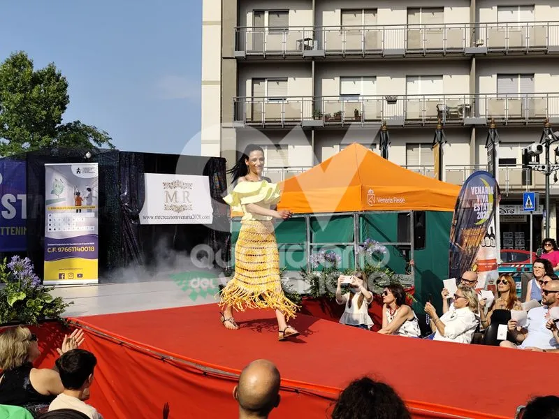 VENARIA - Una sfilata di moda speciale, tra solidarietà per il Regina Margherita e un omaggio a Raffaella Carrà - FOTO