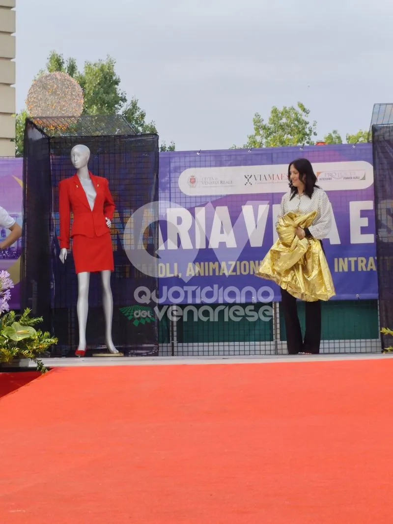 VENARIA - Una sfilata di moda speciale, tra solidarietà per il Regina Margherita e un omaggio a Raffaella Carrà - FOTO