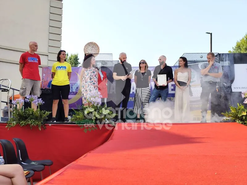 VENARIA - Una sfilata di moda speciale, tra solidarietà per il Regina Margherita e un omaggio a Raffaella Carrà - FOTO